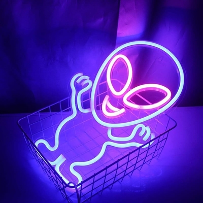 オーダーメイドショップ広告 エイリアンデザインとアクリル素材のLEDネオンサイン